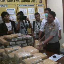 Polsek Ciputat Tangkap Pelaku Pengedar Ganja 130 Kg