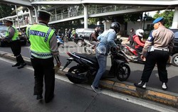  Jebakan Polisi di Jalur Transjakarta