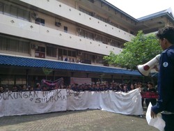 Pejabat Dekanat Diduga Raba-raba Mahasiswi, Mahasiswa UMB Unjuk Rasa