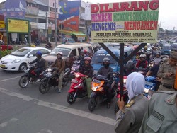 Satpol PP Depok Turun ke Jalan Kampanye Larangan Beri Uang ke Pengemis