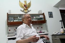 Lebih Dekat dengan dr Lo, Dokter Gratis dari Solo Lebih Dekat dengan dr Lo, Dokter Gratis dari Solo