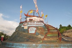 Sudah Sah ke Raja Ampat Kalau Foto di Tugu Ini