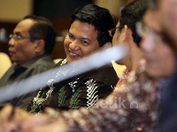 Komisi II Rapat dengan Kemendagri dan KPU