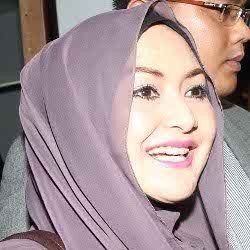 Jalani Pemeriksaan Kedua, Eddies Adelia Tebar Senyuman