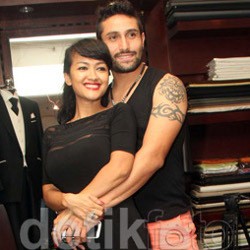 Gaston Castano Setia Temani Jupe di Rumah Sakit