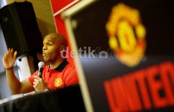 Quinton Fortune menyapa fans MU di Indonesia.