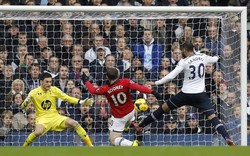 Wayne Rooney membobol gawang Spurs di menit ke-32. AFP/Ian Kington.