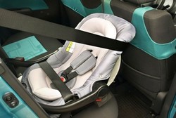 Sebelum Usia 2 Tahun, Car Seat Anak Harus Hadap Belakang