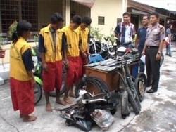 Ibu, Anak, dan Calon Menantu Dibekuk karena Curi Motor