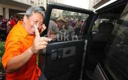 Gatot Tersenyum dan Angkat Jempol Saat Lakukan Rekonstruksi