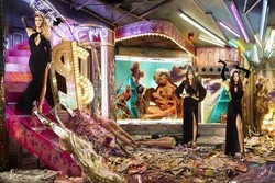 Foto: Kim Kardashian Tampil Seksi dan Glamour di Kartu Natal 2013