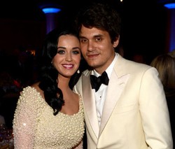  Foto Kemesraan Katy Perry dan John Mayer untuk Lagu Duet