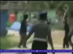 Stress, Ibu Rumah Tangga Ngamuk di Jalanan