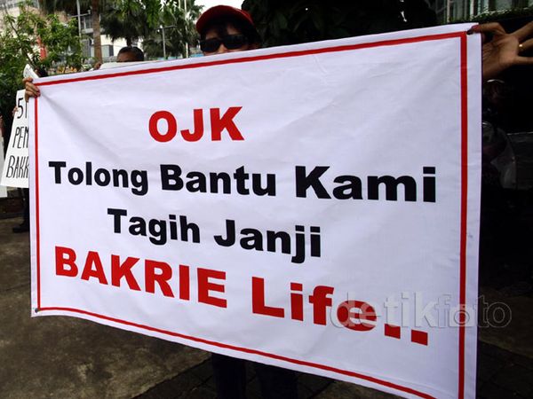 Nasabah Bakrie Life Demo di Bundaran HI