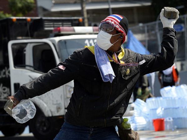 Pendemo-Polisi Bentrok di Thailand