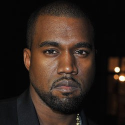 Lampu Panggung Salah, Kanye West Ngambek di Panggung