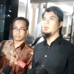 Ahmad Dhani Resmi Polisikan Farhat Abbas