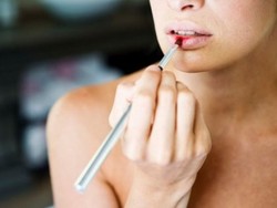 Tips Menghindari Bibir Pecah-pecah Saat Menggunakan Lipstik Matte