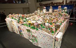 Wow! Ada Desa Natal Terbesar Terbuat dari Gingerbread