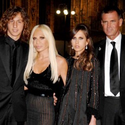 Jual Saham Rp 11,5 Triliun, Keluarga Versace Makin Kaya