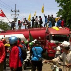 Demo Anti WTO di Banyuwangi Diwarnai Adu Jotos Mahasiswa dan Polisi