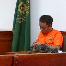 Kenakan Kaos El Barca, David Terduga Teroris Tertunduk Lesu dalam Persidangan