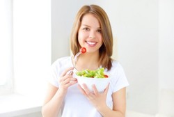 Trik Jitu Makan Sedikit Tapi Perut Kenyang