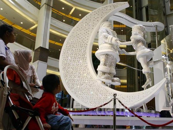 Pernak-pernik Natal Ramaikan Mall