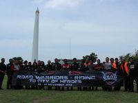 Road Warriors di Tugu Pahlawan