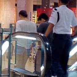 Sstt..Ariel dan Sophia Latjuba Kepergok Gandengan di Mal