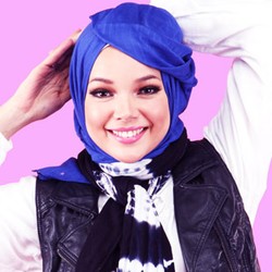 Dewi Sandra Dalami Agama Sejak 2012