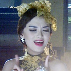 Dekat dengan Pria Berinisial R, Zaskia Gotik Diminta Berhati-hati