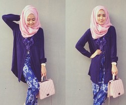 Hijab Style: Dini Djoemiko, Hijabers yang Mahir Bergaya Color-Block
