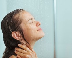 Tren Mandi dengan Vitamin C untuk Atasi Ketombe Sampai Mengobati Eksim