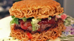 Yuk, Bikin Ramen Burger Lezat dengan Lima Langkah Mudah Ini!