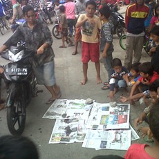 Seorang Pria Jatuh Terkapar Usai Dibacok Pengendara BeAt