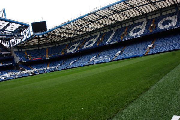 Mengunjungi Si Biru Stamford Bridge