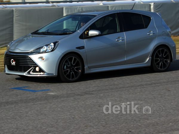 Test Drive Toyota Aqua G Sports