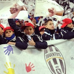 Seorang Suporter Belianya Berulah, Juve Didenda Rp 75 Juta 