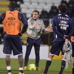 Prandelli Usulkan Time Out di Tengah Laga Piala Dunia