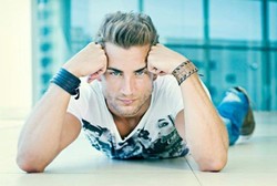 Ibu-ibu, Mau Diperiksa oleh Dokter Kandungan Ganteng Ini?