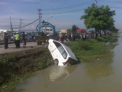 6 Orang Tewas Saat Avanza Tercebur Sungai di Demak, Bocah 7 Tahun Ini Selamat