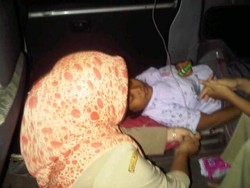 Kisah Haru Ibu Melahirkan di Jalan karena Terjebak Macet Demo Buruh Tangerang