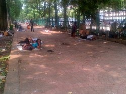 Pedagang di Monas: Kalau Satpol PP Bilang Baik-baik Kita Mau Rapihin