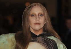 Lady Gaga Gambar Wajahnya ala Lukisan Mona Lisa