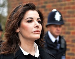  Pasca Insiden Dicekik Suami, Chef Cantik Nigella Lawson Ngaku Pakai Kokain