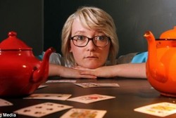 Kena Penyakit Langka, Abigail Jadi Alice in Wonderland di Dunia Nyata