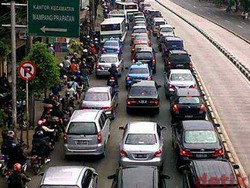 Transportasi Massal Diperbaiki, Jangan Membatasi Kendaraan