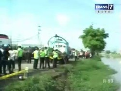 Minibus Masuk Sungai, 6 Tewas
