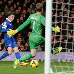 Everton Tipu MU dengan Umpan Silang Panjang